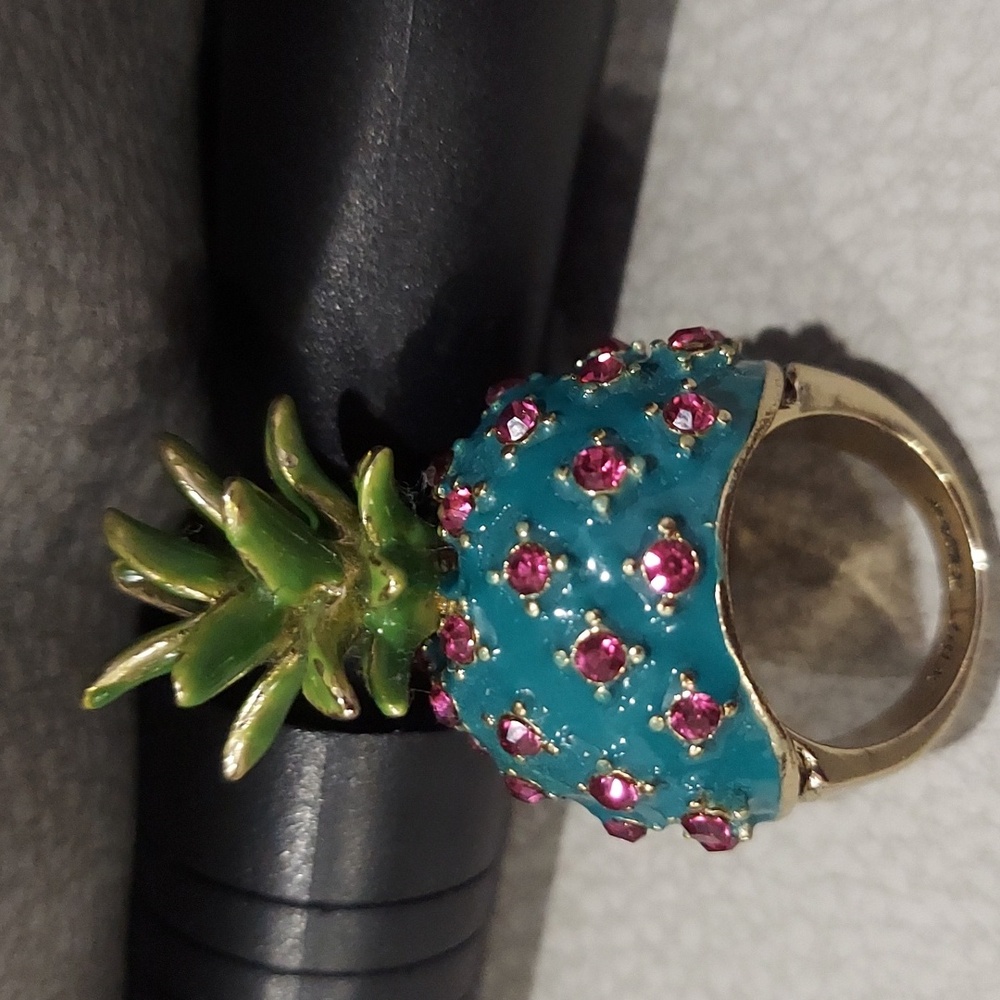 Betsey Johnson PINEAPPLE VINTAGE RING SIZE 6.5